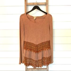 Gimmicks by Buckle knit long sleeve w/crochet, M